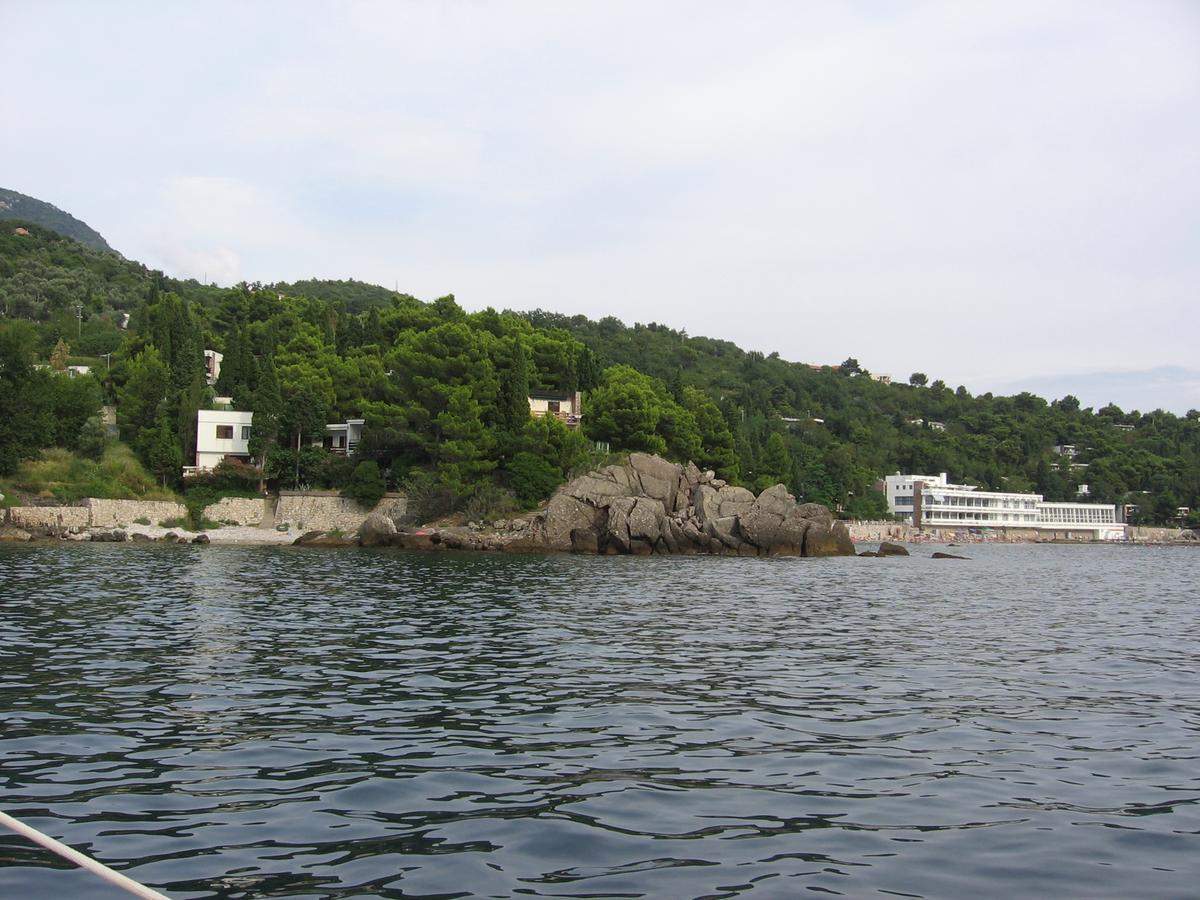 Bg * Sutomore